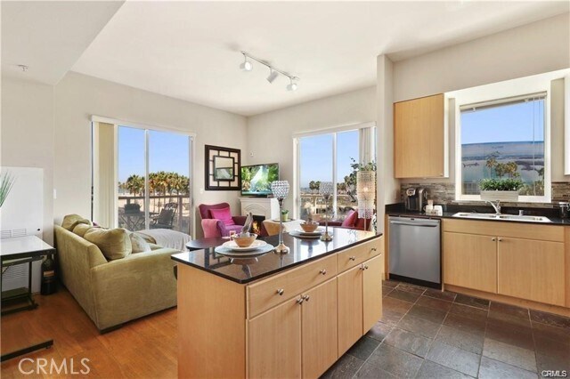 Building Photo - 388 E Ocean Blvd