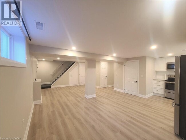 Building Photo - 10 Sherwood Rise