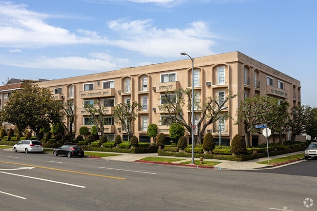 Building Photo - 2445 S Barrington Ave