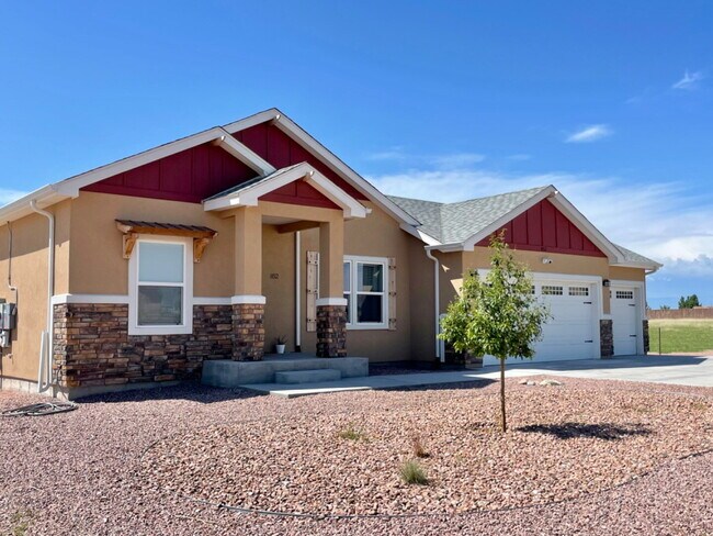Foto del edificio - Stunning 3-Bed Ranch with 3-Car Garage & RV Parking in Pueblo West