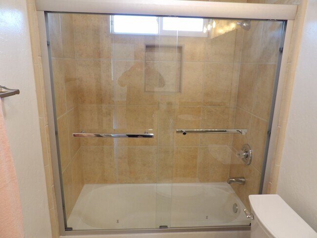 Foto del edificio - 1329 Essex Way