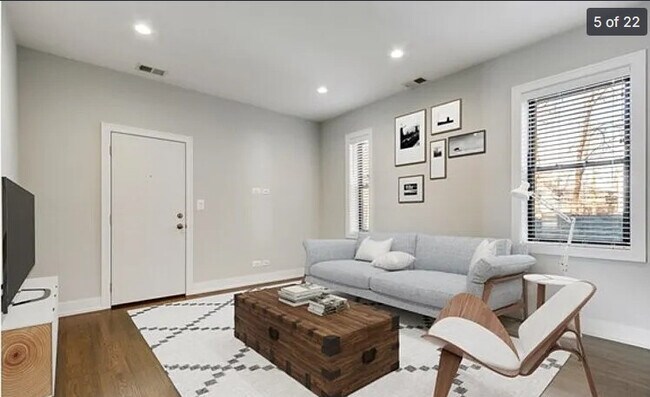 Foto del edificio - 3350 N Kenmore Ave