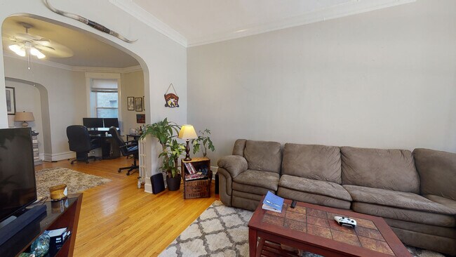 Foto del edificio - 2631 N Sheffield Ave