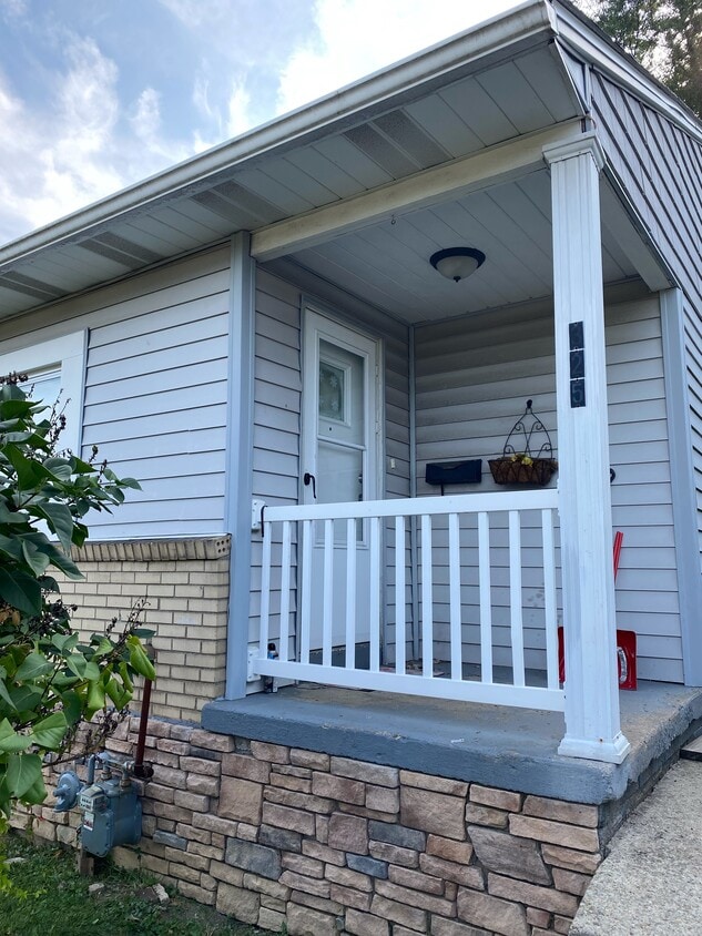 Primary Photo - 325 Foster Rd