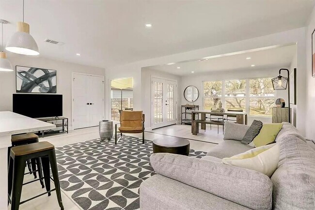 Foto del edificio - 604 W Crestland Dr
