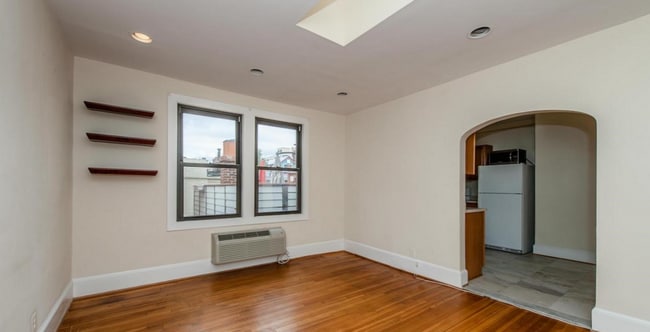 Building Photo - Dashing Dupont Circle 1 Bedroom Apt with skylights and building roof deck.