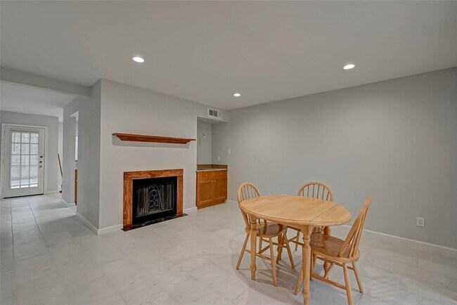 Building Photo - 3809 Tanglewilde St