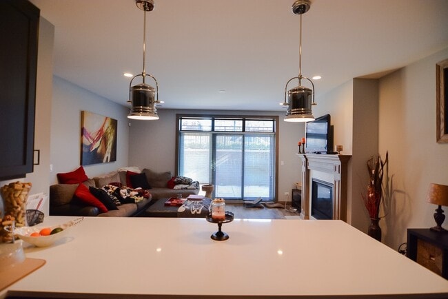 Building Photo - 4334 N Ashland Ave