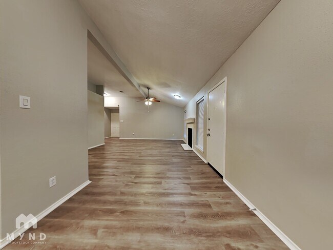 Foto del edificio - 225 Bedford Ln