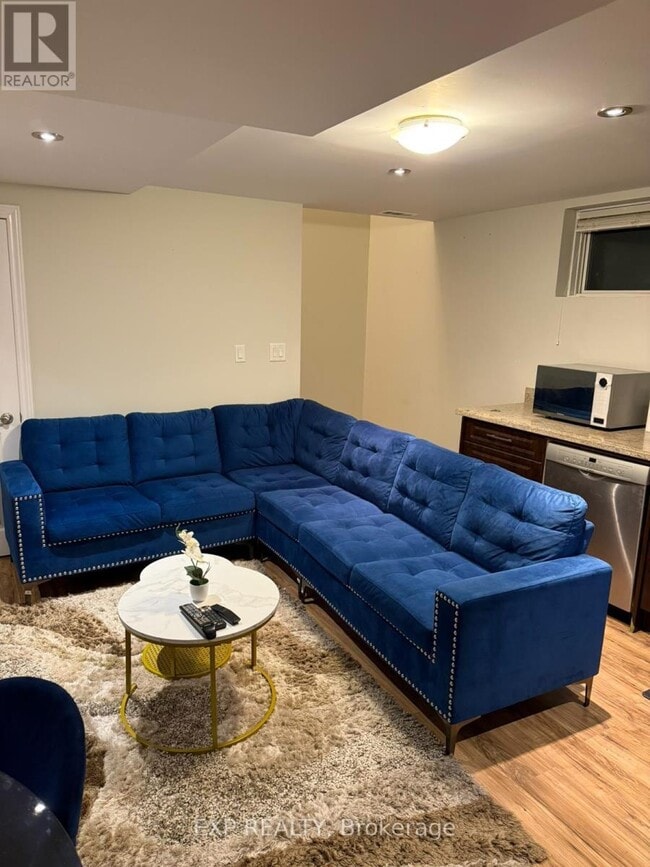 Building Photo - 124 Tanoak Dr