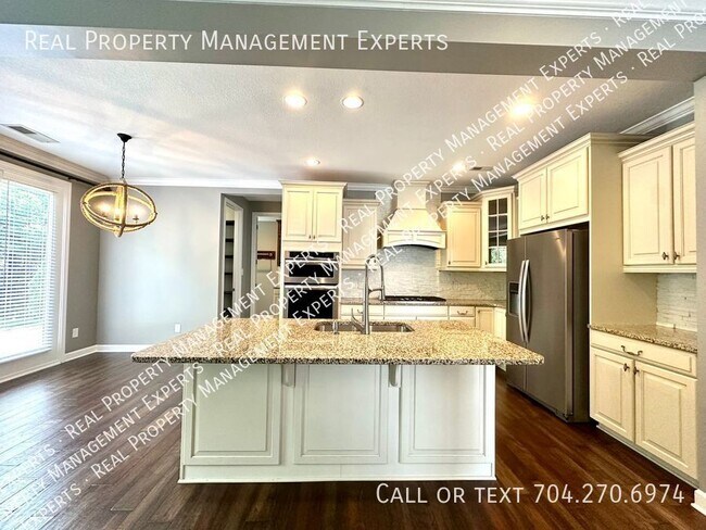 Foto del edificio - Majestic 4BR/3BA Home in Mountain Laurel i...