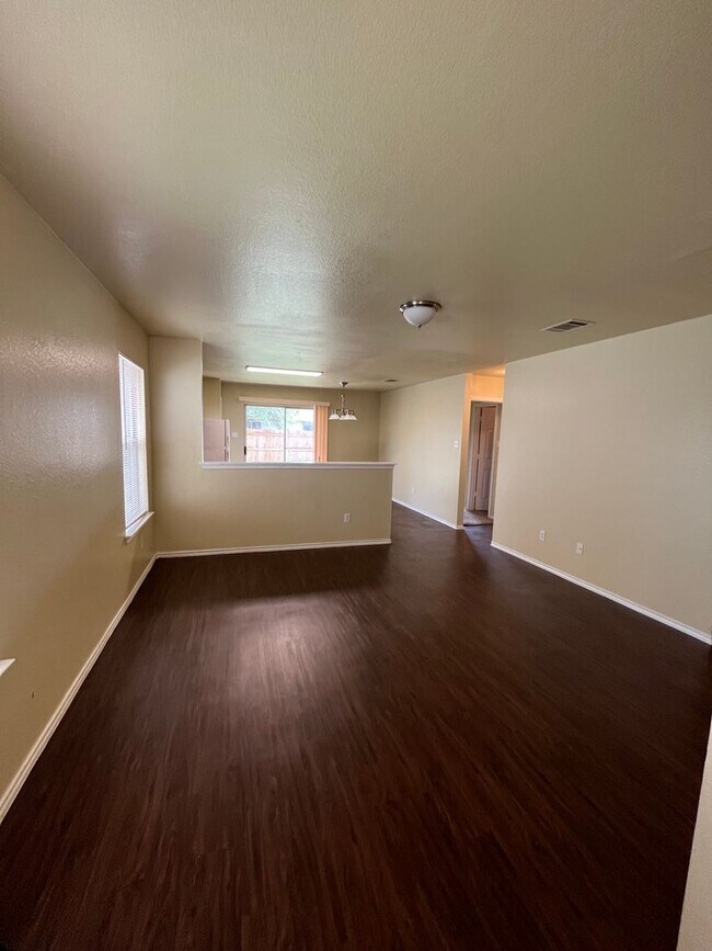 Foto del edificio - 3 Bedroom 2 bath NEAR TESLA!