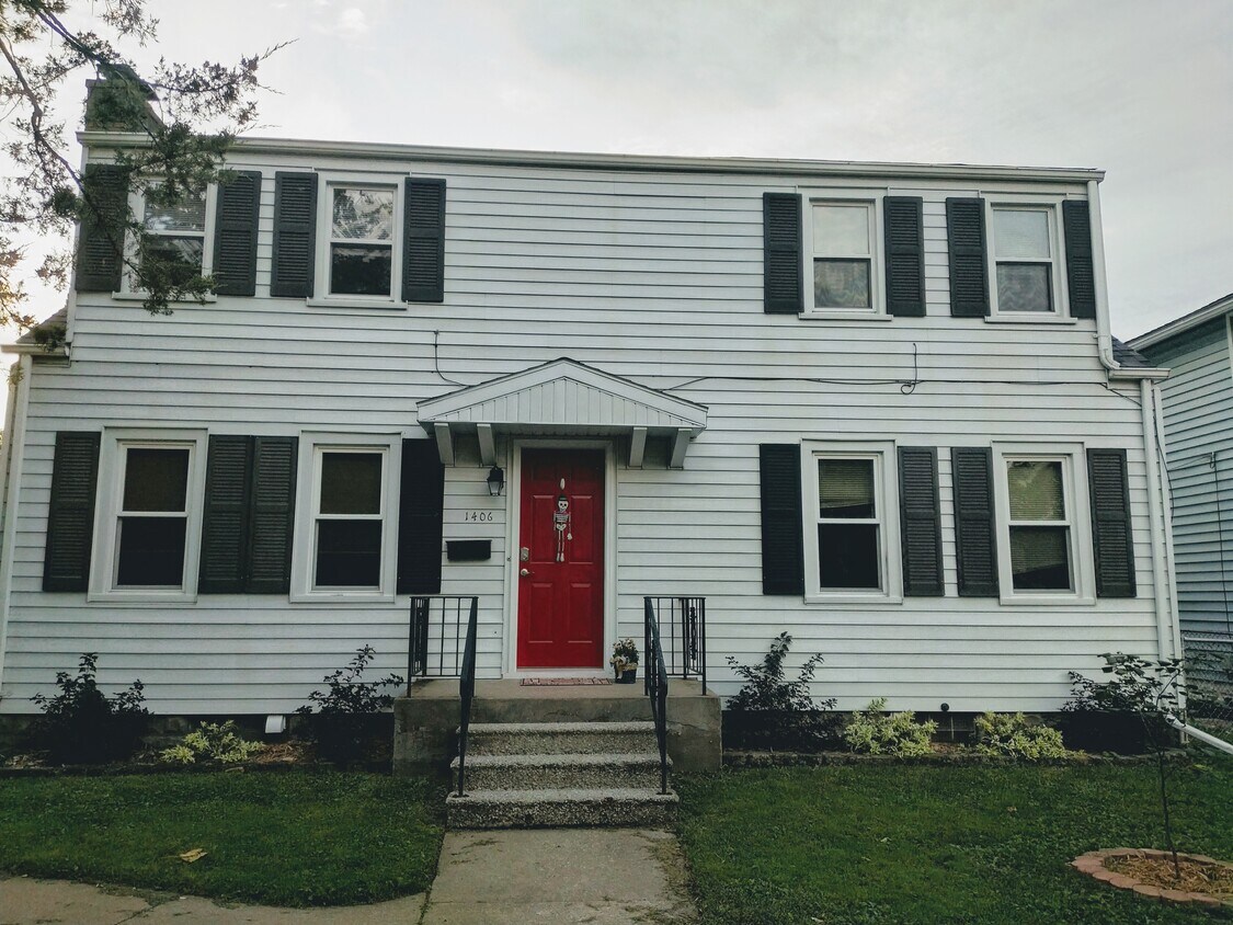 1406 33rd St Unit 2, Rock Island, IL 61201 Apartments in Rock Island, IL