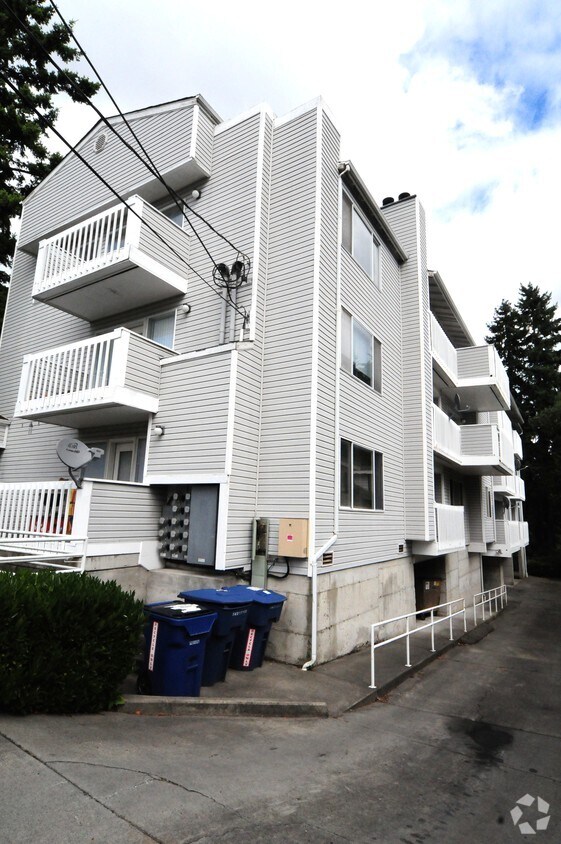 Building Photo - 13744 Midvale Ave N