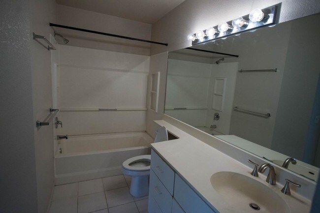 Building Photo - 91-261-261 Hanapouli Cir