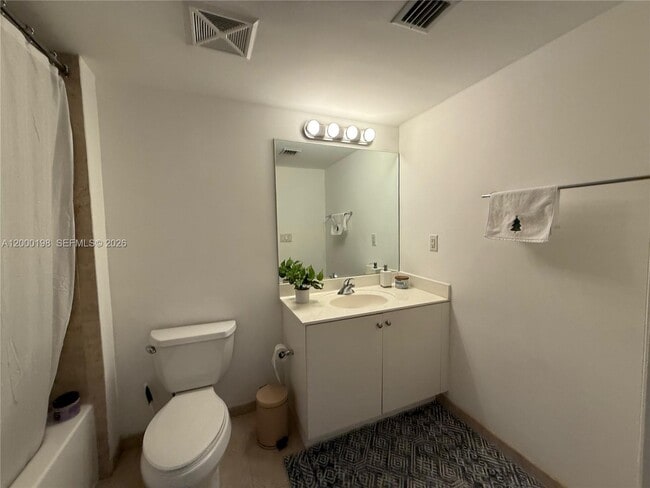 Foto del edificio - 111 E Flagler St