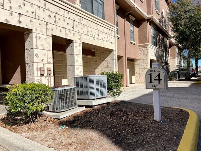 Building Photo - MOVE IN NOW! RECENTLY REMODELED- Wonderful...