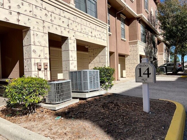 Foto del edificio - MOVE IN NOW! RECENTLY REMODELED- Wonderful...