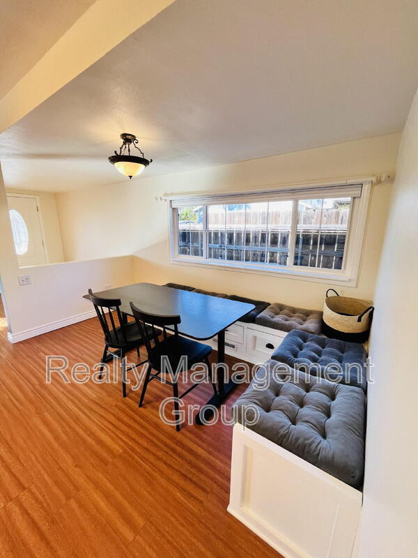 Building Photo - 246 Loma Vista Pl