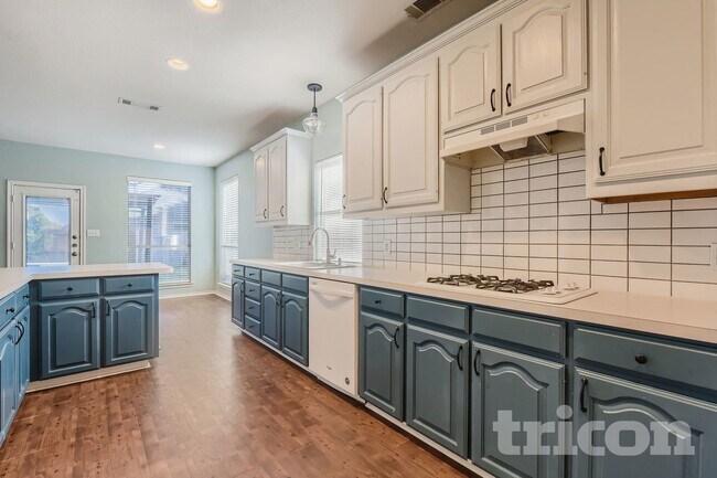 Foto del edificio - 5816 Clear Creek Dr