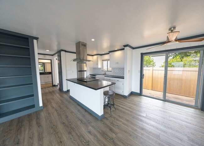 Building Photo - Sea Cliff Apartments