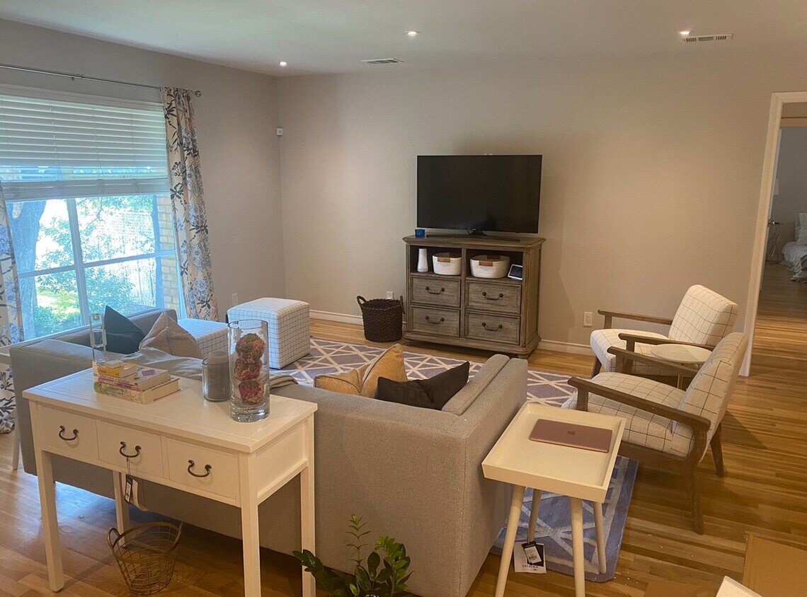 Foto principal - 6060 Averill Way
