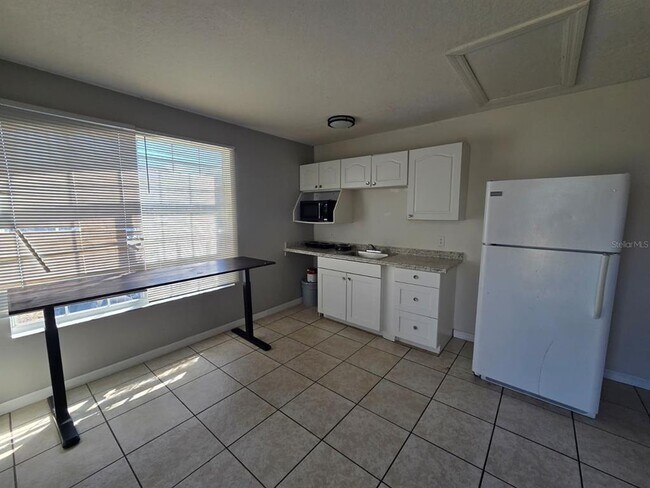 Building Photo - 475 Caribbean Dr