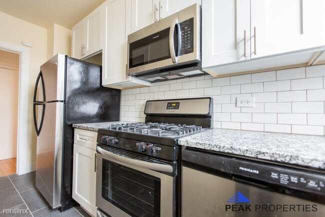 Building Photo - 1 br, 1 bath Apartment - 1400 Central St 203