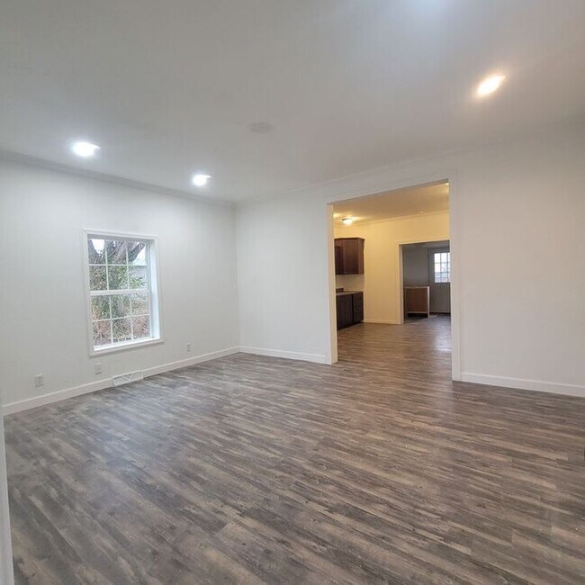 Building Photo - 621 Dunnigan St