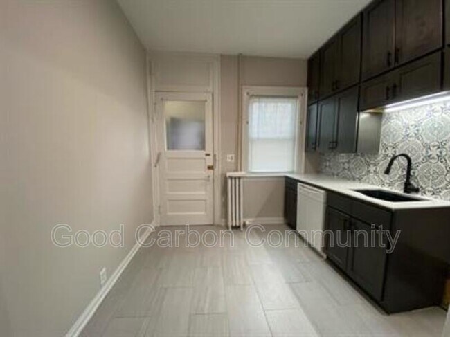 Foto del edificio - 77 Richmond Ave