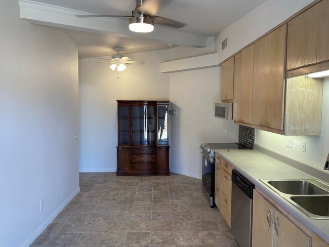 Building Photo - 2453 Ramona Dr
