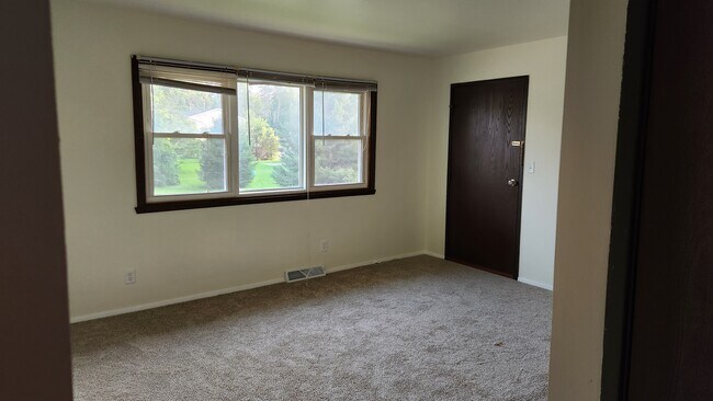 Building Photo - 1028 Meadow St