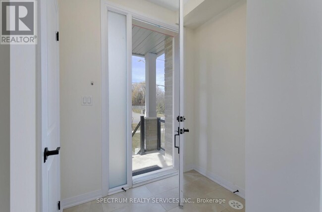 Building Photo - 176 DE LA ROCHE Dr