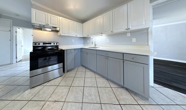 Foto del edificio - 7111 Onyx Dr N