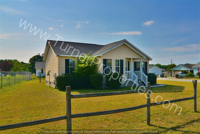 Building Photo - Cute Country 3 BR w/ Laminate Hardwoods