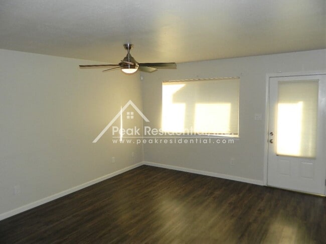 Building Photo - 3 br, 1.5 bath House - 4817 Kitty Hawk Street