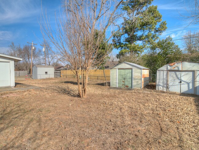 Building Photo - 1613 Pecan Ave