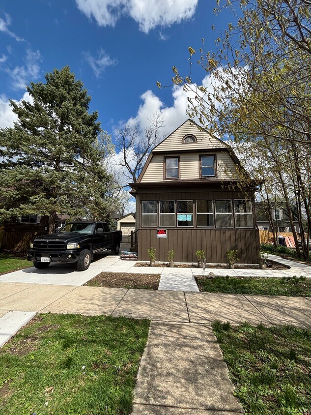 Photo - 261 Orchard St (Elgin, IL)
