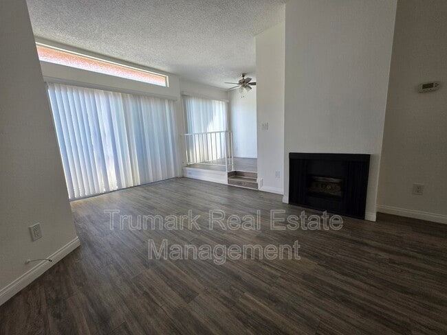 Foto del edificio - 14605 Burbank Blvd