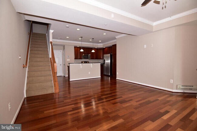 Building Photo - 2475 Eastbourne Dr