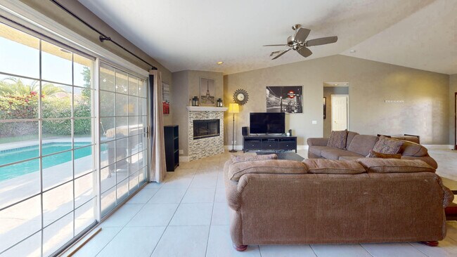 Building Photo - 78835 Lowe Dr