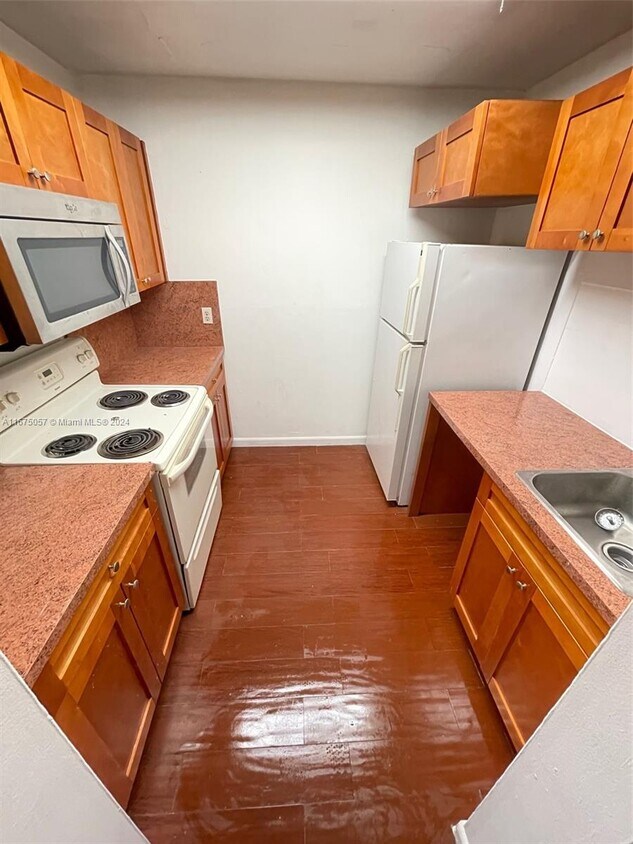 Foto principal - 4049 NW 19th St