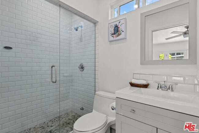 Foto del edificio - 4814 Lemona Ave