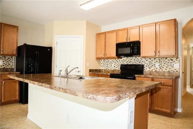 Building Photo - 2521 SW 12th Pl