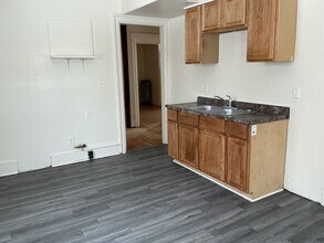 Building Photo - 3312 W Mt Vernon Ave