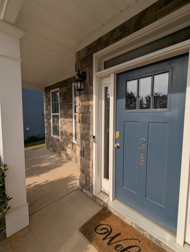 Building Photo - 205 Granito Dr