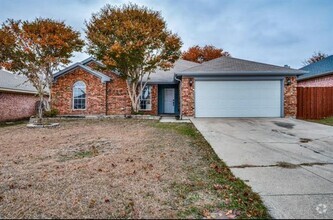 Building Photo - 3805 Periwinkle Dr