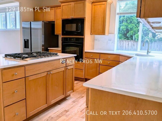 Building Photo - 129 185th Pl SW