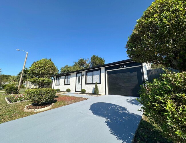 Foto del edificio - 1049 Grandview Cir