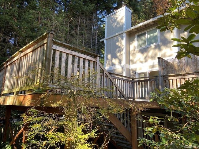 Building Photo - 165 N 145th St